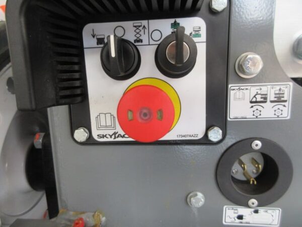 NEW 2026 SKYJACK SJ3220 Scissor Lift – 6′ Powered Deck-Extension