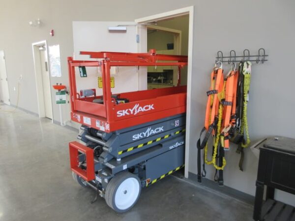 NEW 2026 SKYJACK SJ3220 Scissor Lift – 6′ Powered Deck-Extension